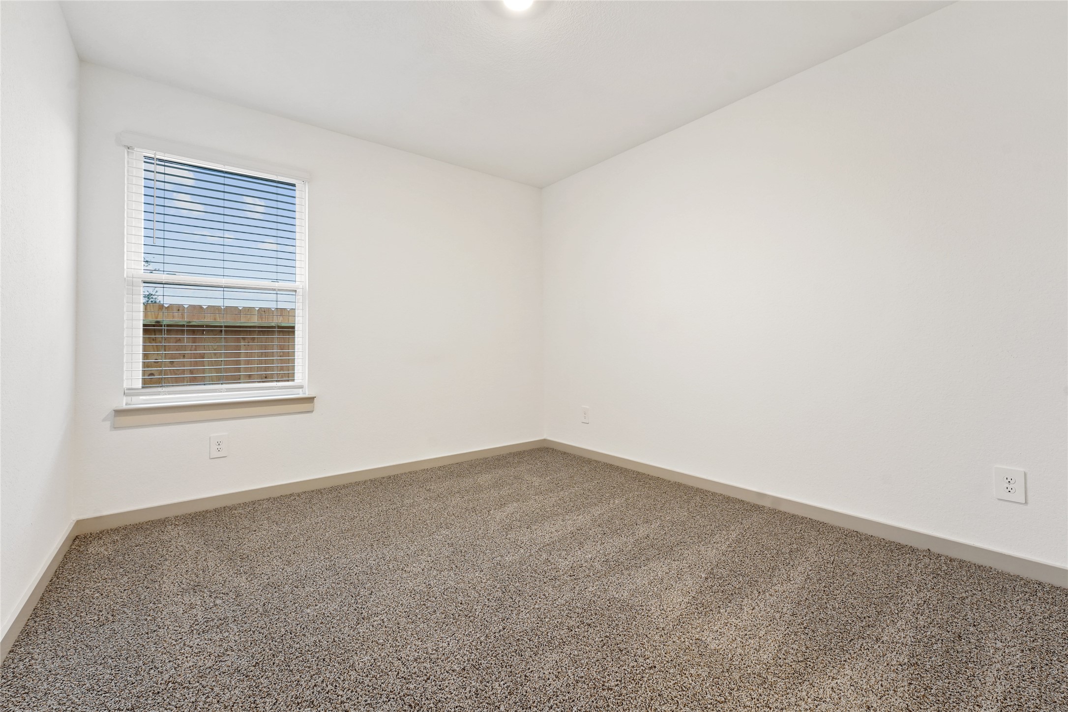 714 Boer Plains Drive Rosharon, TX 77583 - Photo 3 of 11 an empty room with a window