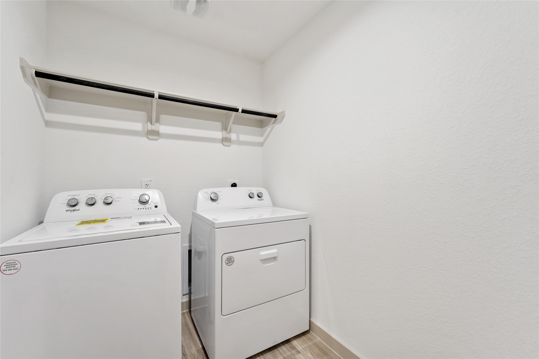 714 Boer Plains Drive Rosharon, TX 77583 - Photo 5 of 11 a utility room with dryer and washer