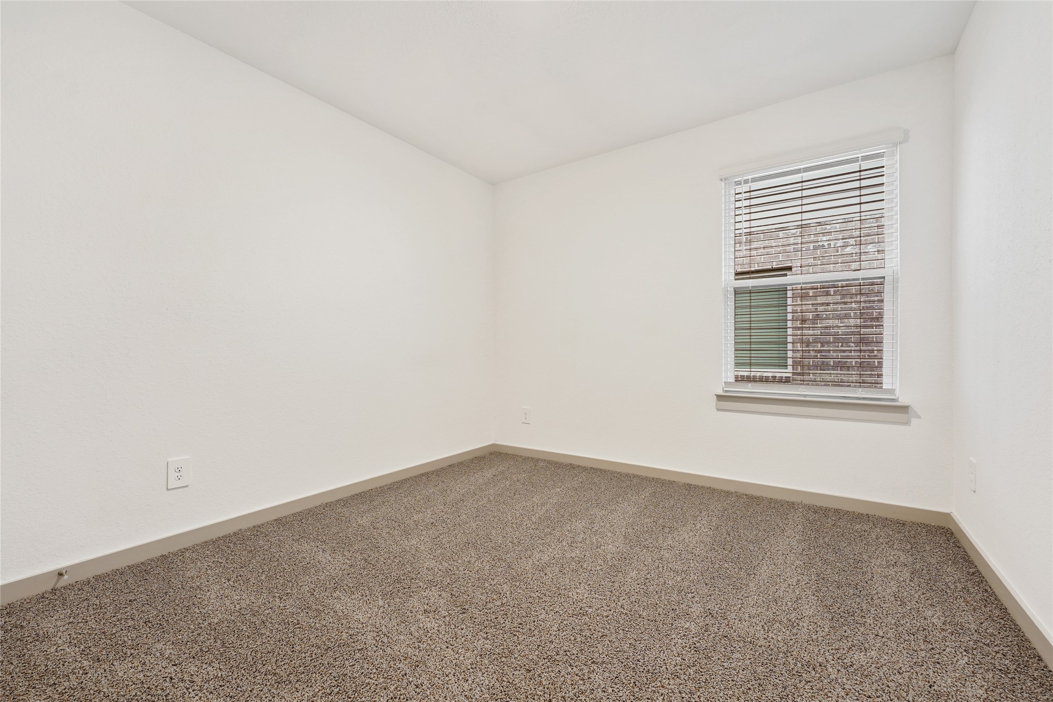 714 Boer Plains Drive Rosharon, TX 77583 - Photo 6 of 11 an empty room with a window
