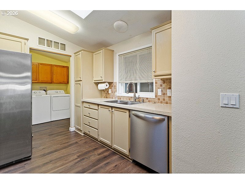 774 Southwest Sunset Way, Unit 79 Troutdale, OR 97060 - Photo 12 of 23 Kitchen