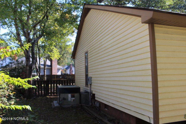 1705 Old Barn Road Rocky Mount, NC 27804 - Photo 5 of 10 101017_7