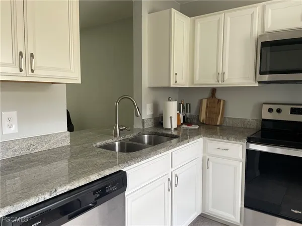 $1,300 | 1519 Cape Coral Parkway West, Unit 7, Cape Coral, FL 33914