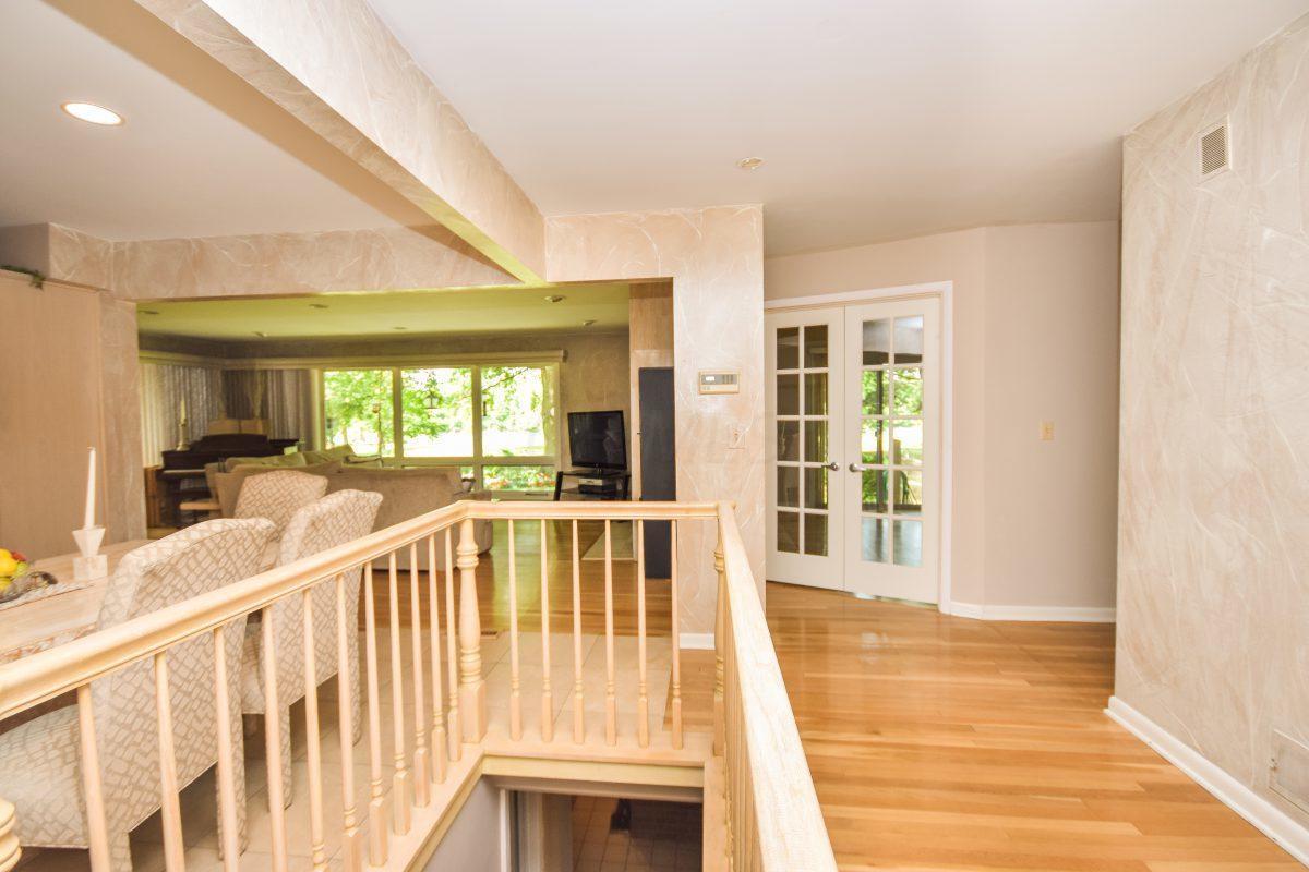 5871 Sinclair Road Columbus, OH 43229 - Photo 3 of 24 Gallery Image 3