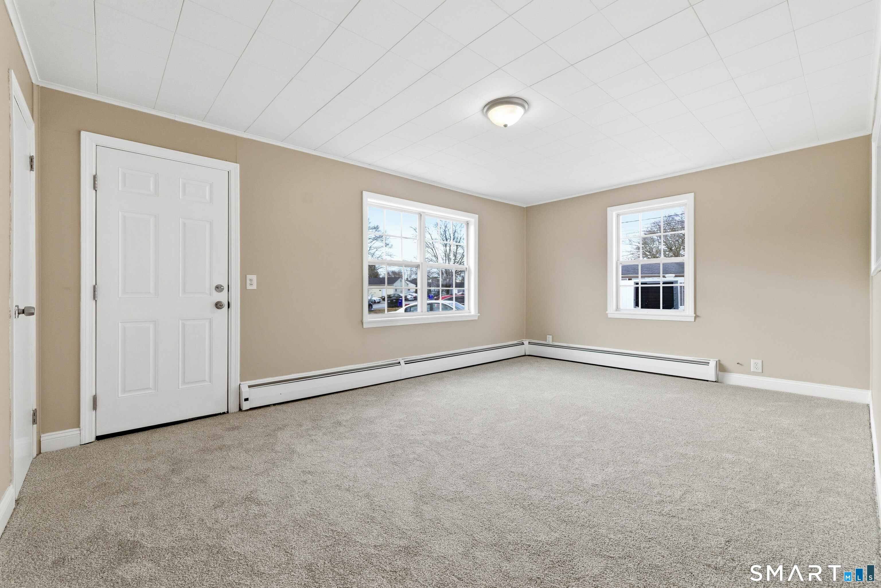 32 Concord Court Groton, CT 06340 - Photo 2 of 24 an empty room with windows and closet