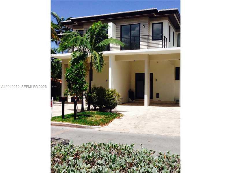 472 Fernwood Road, Unit 472 Key Biscayne, FL 33149 - Photo 2 of 8 a front view of a house with a yard