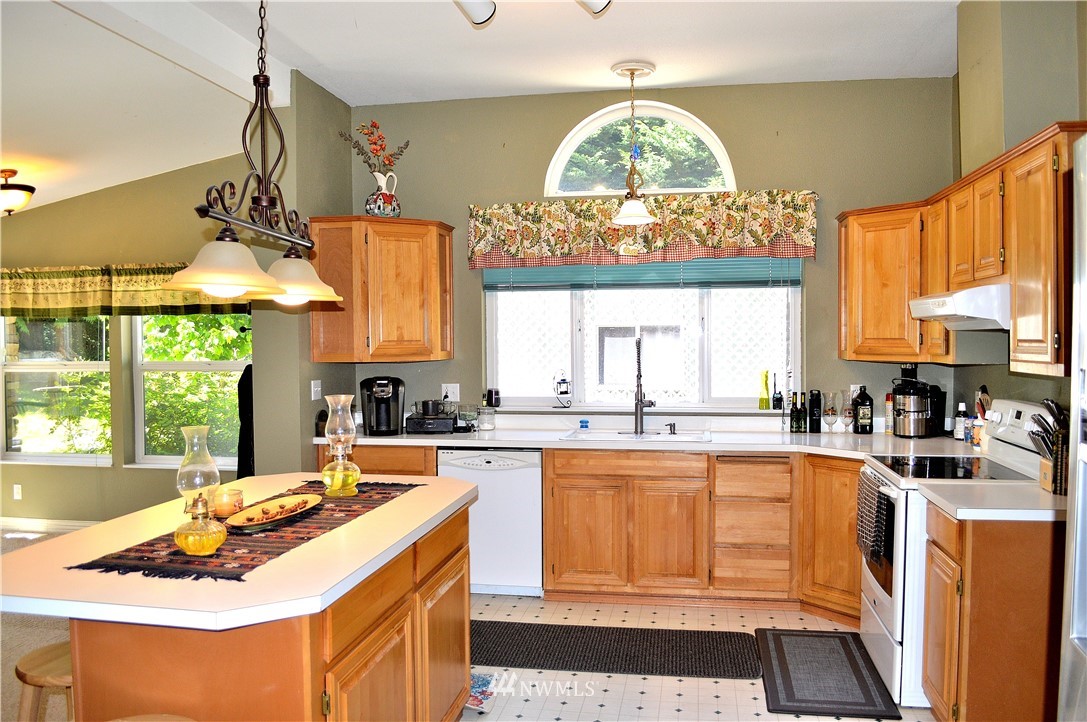 322 South Barr Road Port Angeles, WA 98362 - Photo 4 of 25