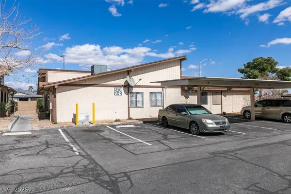 $1,295 | 5701 Smoke Ranch Road, Unit C, Las Vegas, NV 89108