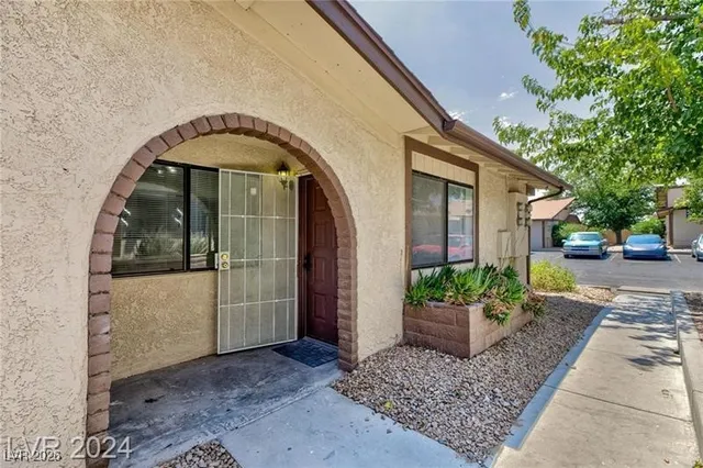 $1,445 | 5701 Smoke Ranch Road, Unit C, Las Vegas, NV 89108