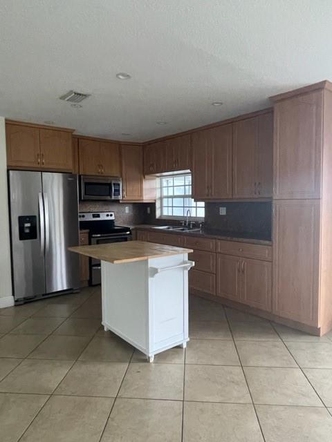 7871 Northwest 181st Street Hialeah, FL 33015 - Photo 13 of 25