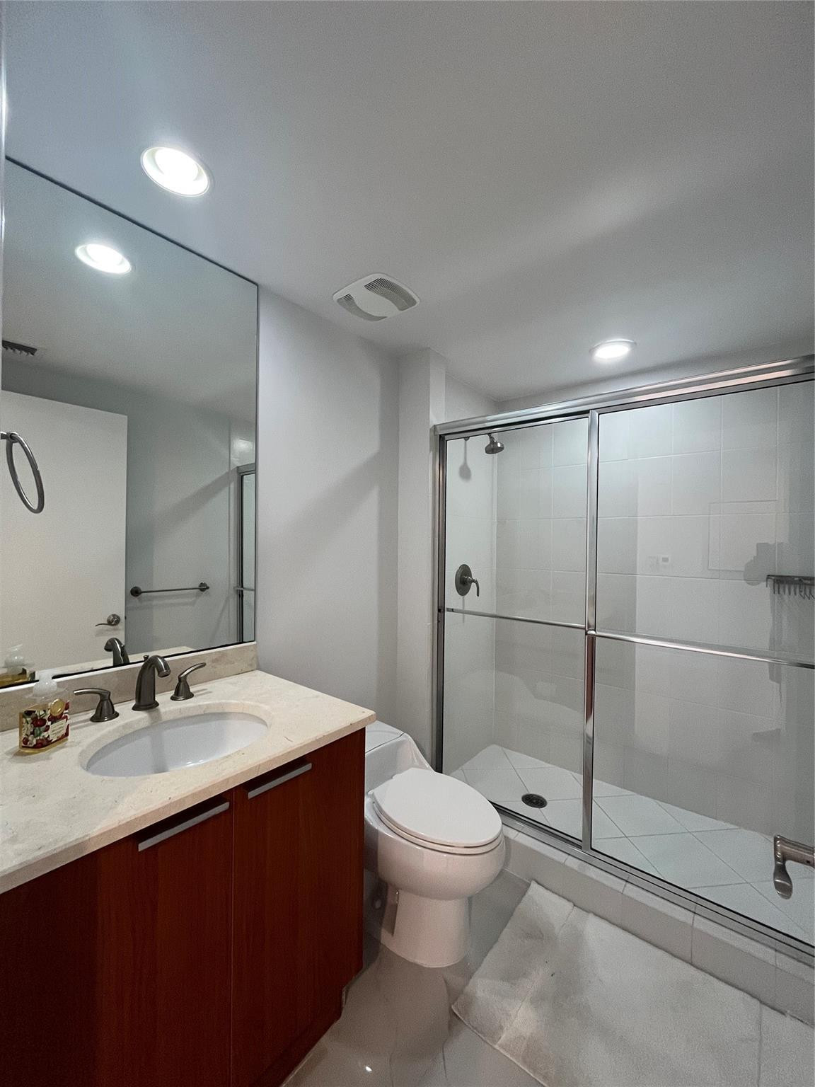 2650 Lake Shore Drive, Unit 803 Riviera Beach, FL 33404 - Photo 12 of 32 Photo 12