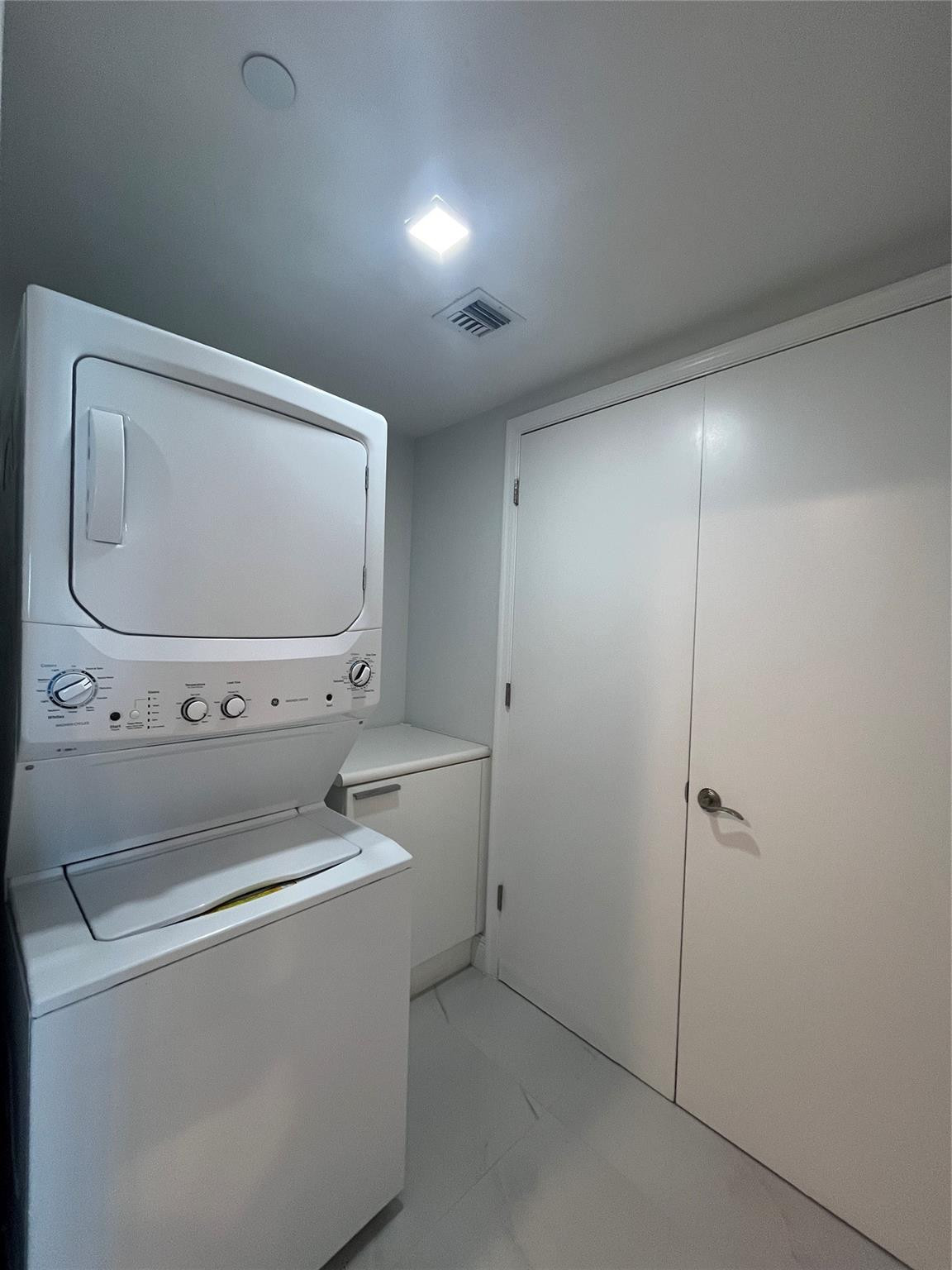 2650 Lake Shore Drive, Unit 803 Riviera Beach, FL 33404 - Photo 13 of 32 Photo 13