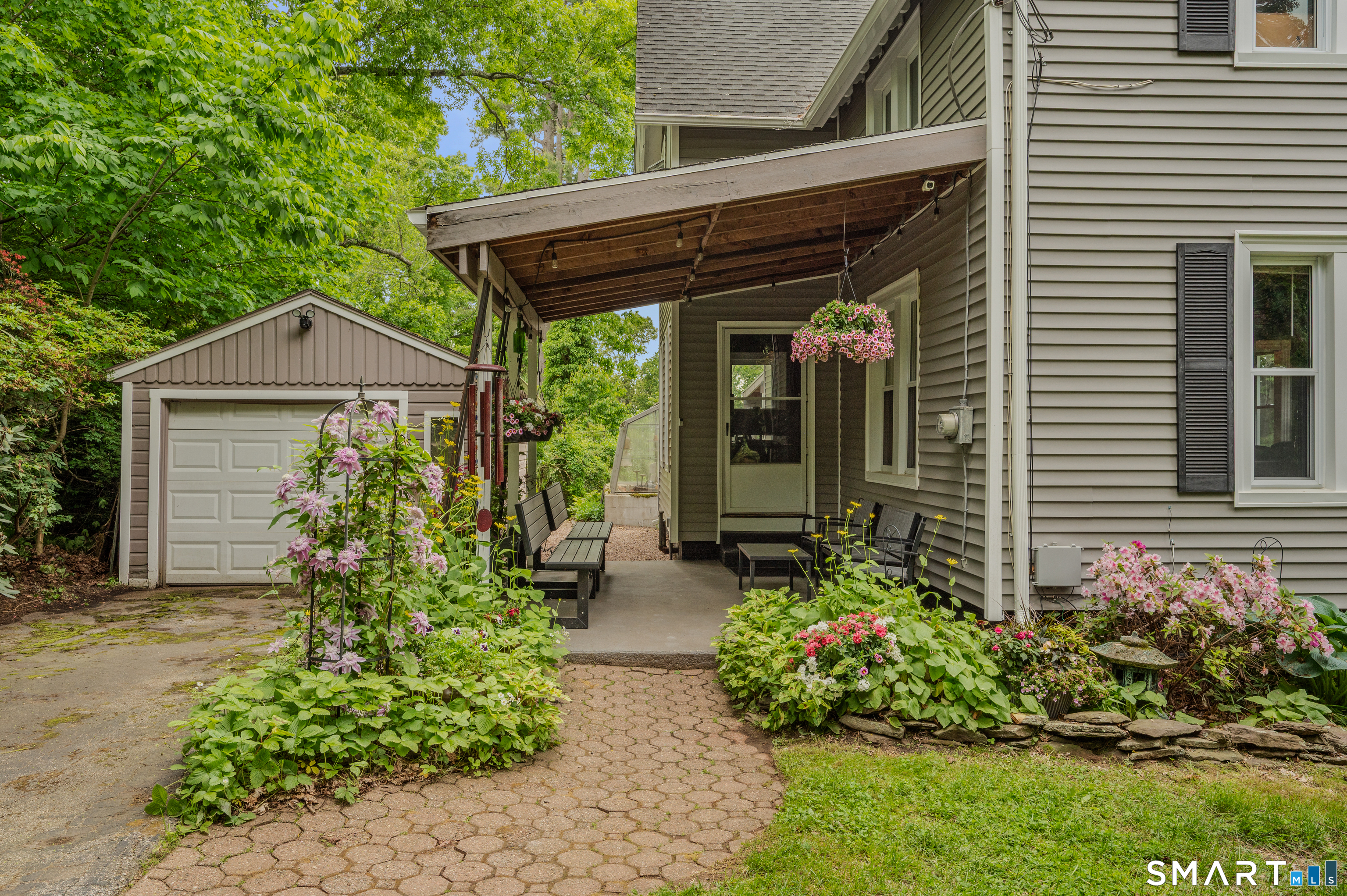 559 Old Laurel Hill Road Norwich, CT 06360 - Photo 1 of 36