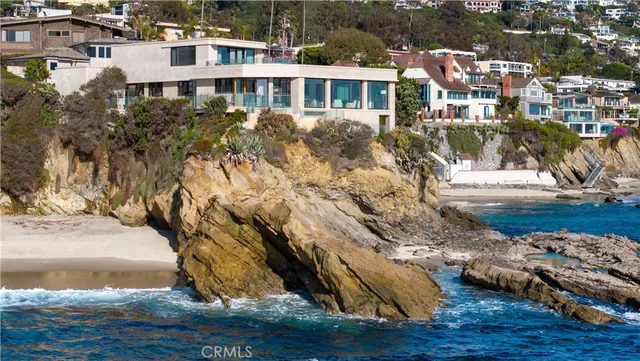 a view of residential houses with yard