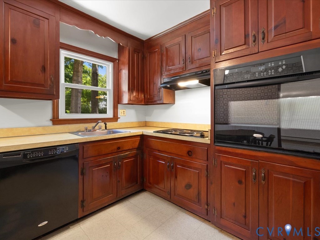 9740 Redbridge Road North Chesterfield, VA 23236 - Photo 9 of 31
