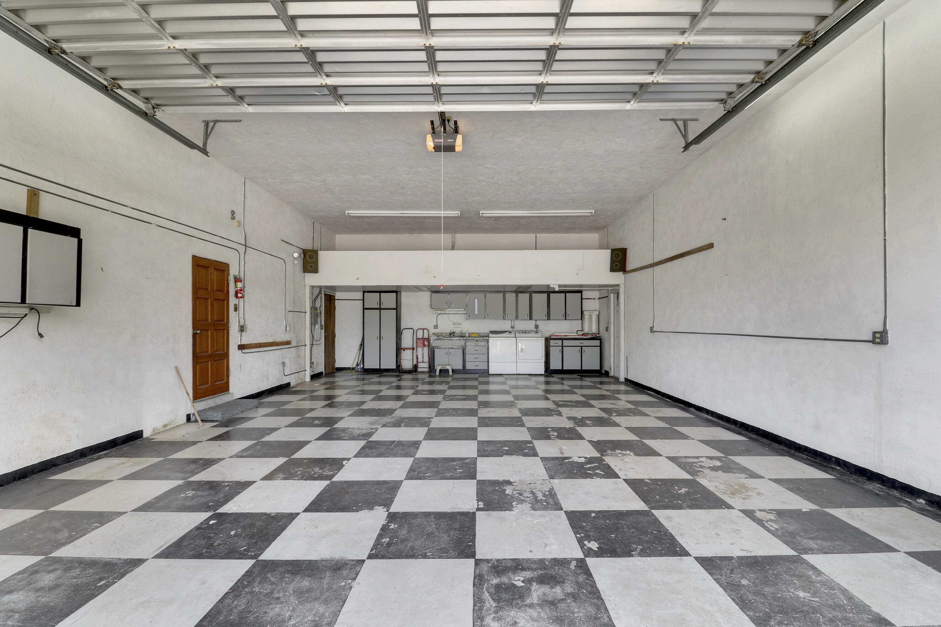 314 3rd Street Jupiter, FL 33458 - Photo 3 of 19 GARAGE