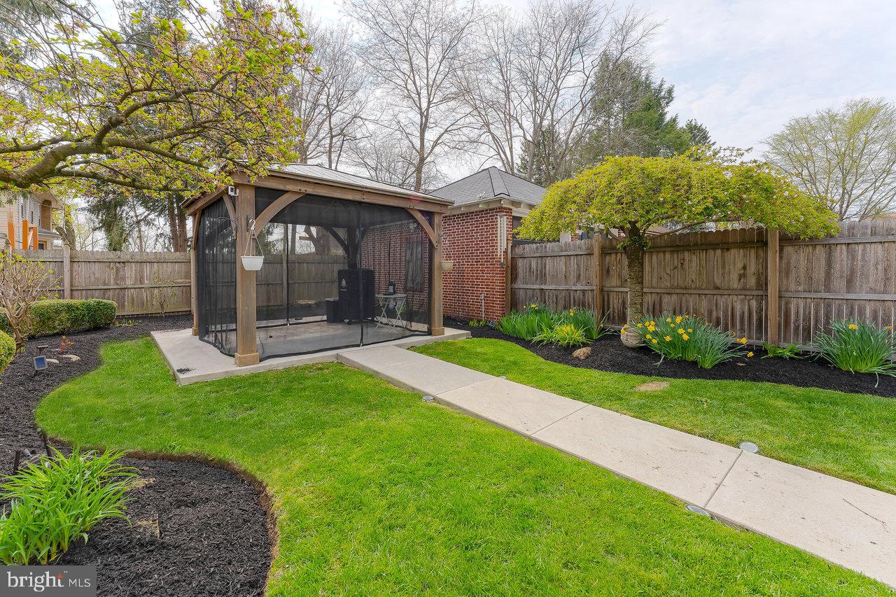 925 Berkeley Avenue Trenton, NJ 08618 - Photo 30 of 36 a view of a house with a garden