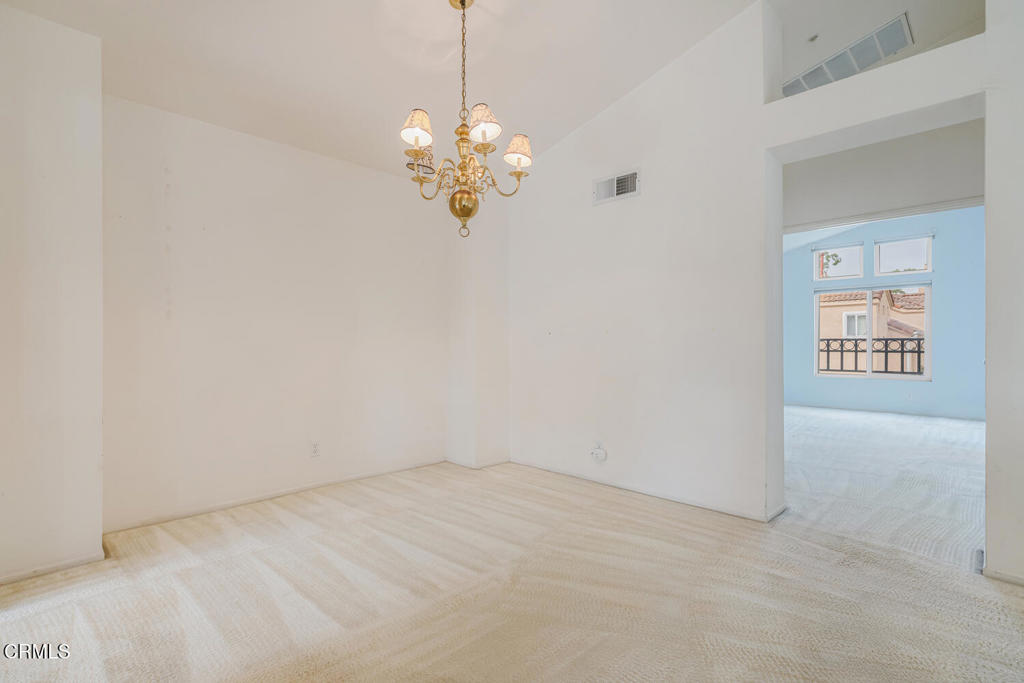 805 Moby Dick Lane Oxnard, CA 93030 - Photo 4 of 33