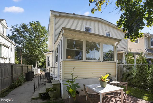 a view of backyard with tree