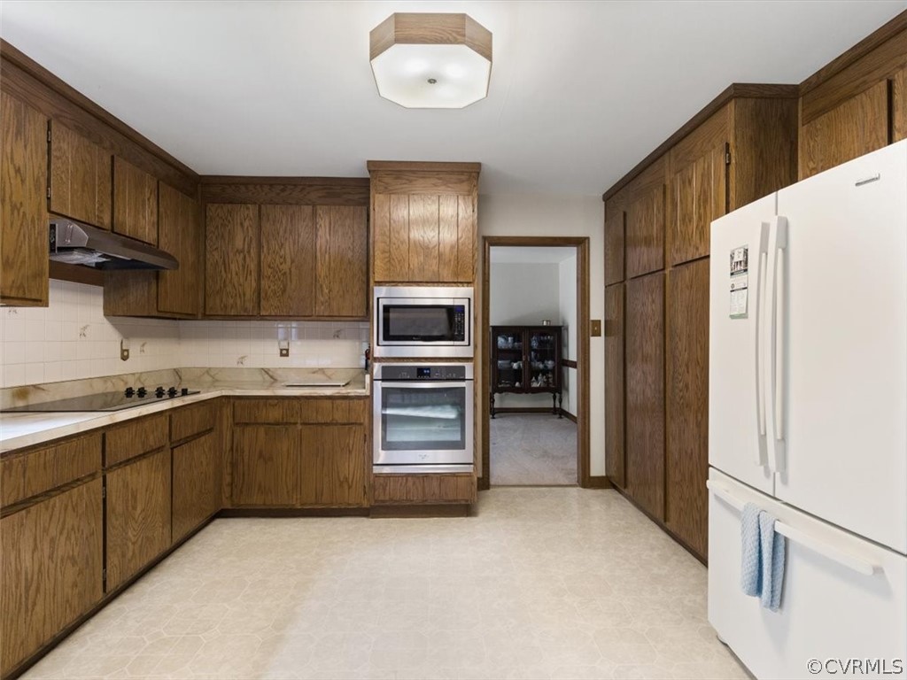 1614 Blakely Road Crozier, VA 23039 - Photo 6 of 33 a kitchen with granite countertop a refrigerator and a stove top oven