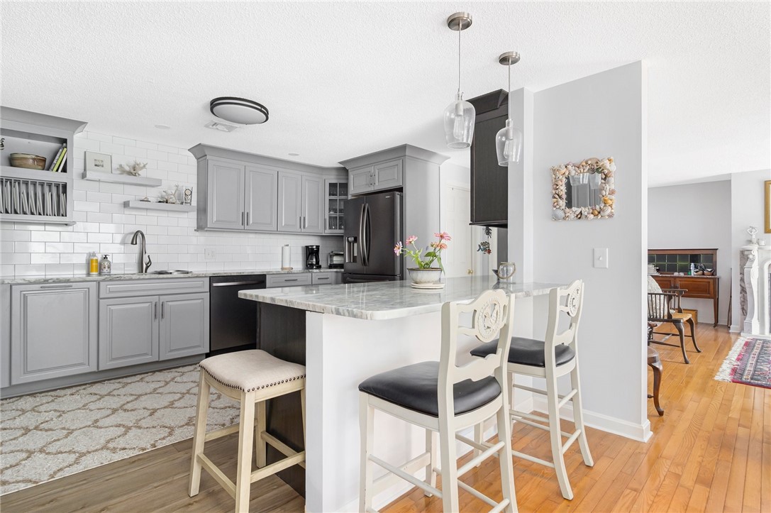 5390 Post Road, Unit 4 East Greenwich, RI 02818 - Photo 10 of 35 This absolutely gorgeous, custom, eat in kitchen was only recently renovated and has all the bells and whistles.