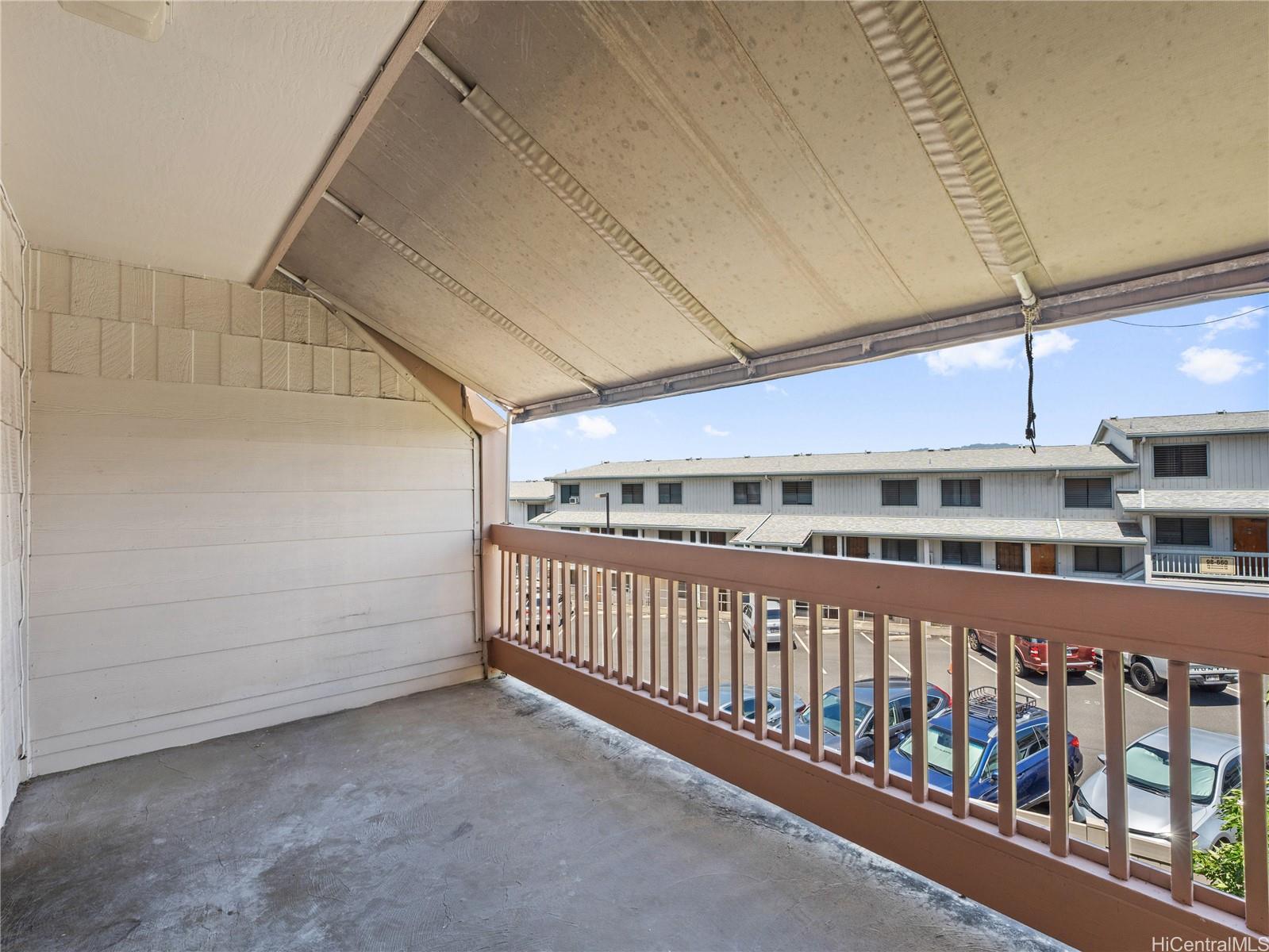 98-941 Moanalua Road, Unit 403 Aiea, HI 96701 - Photo 19 of 25 a view of a balcony