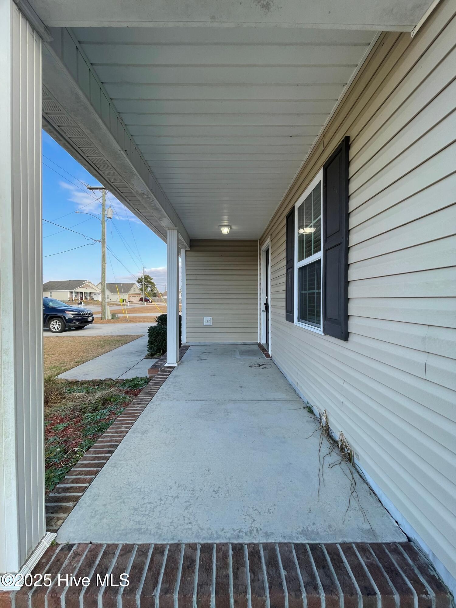 308 Sinclair Lane Hubert, NC 28539 - Photo 2 of 27 308SinclairPorch