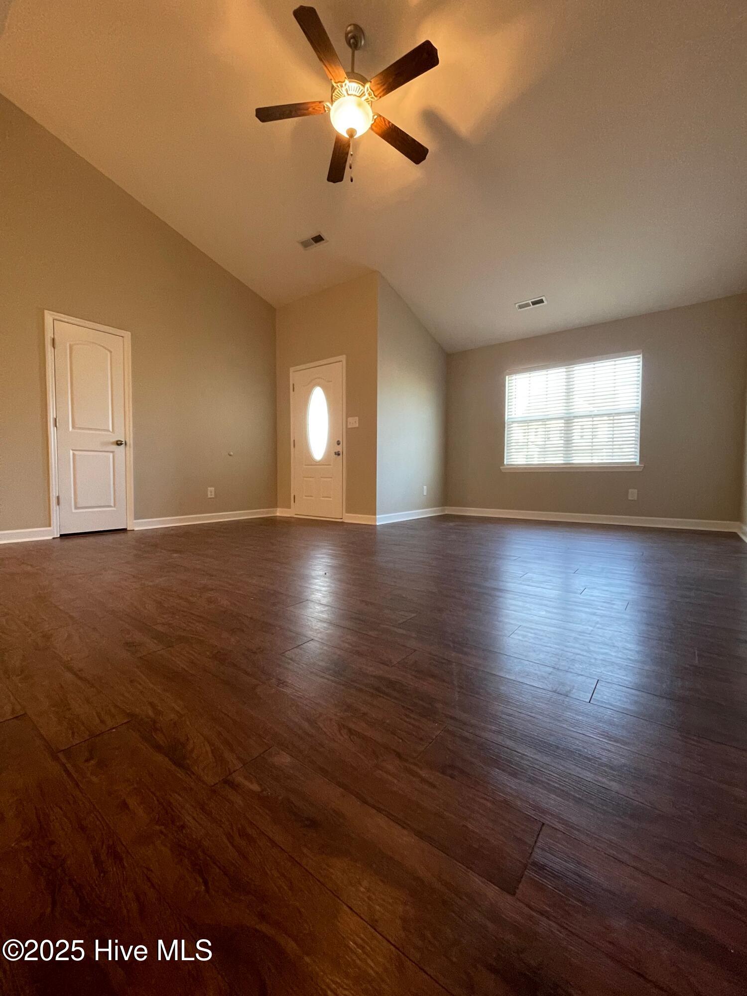 308 Sinclair Lane Hubert, NC 28539 - Photo 4 of 27 308SinclairLiving2