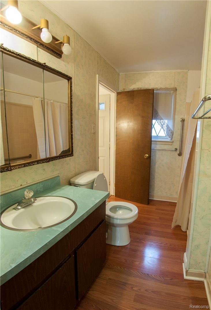 598 North Harris Road Ypsilanti, MI 48198 - Photo 15 of 26 N Harris_598_FullBath Rm1_001.jpg