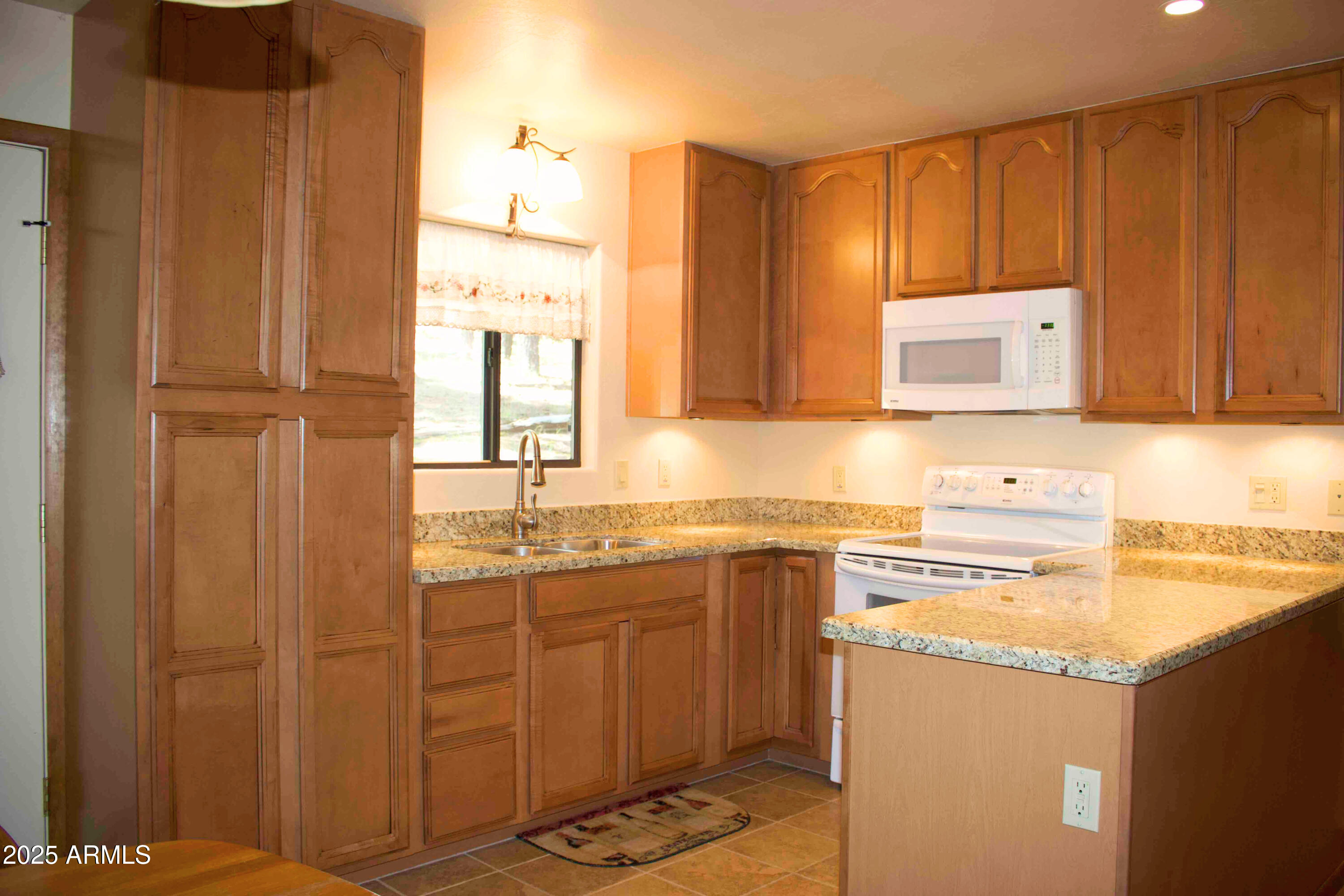 2592 Tom Loop Forest Lakes, AZ 85931 - Photo 6 of 25 a kitchen with stainless steel appliances granite countertop a sink and cabinets