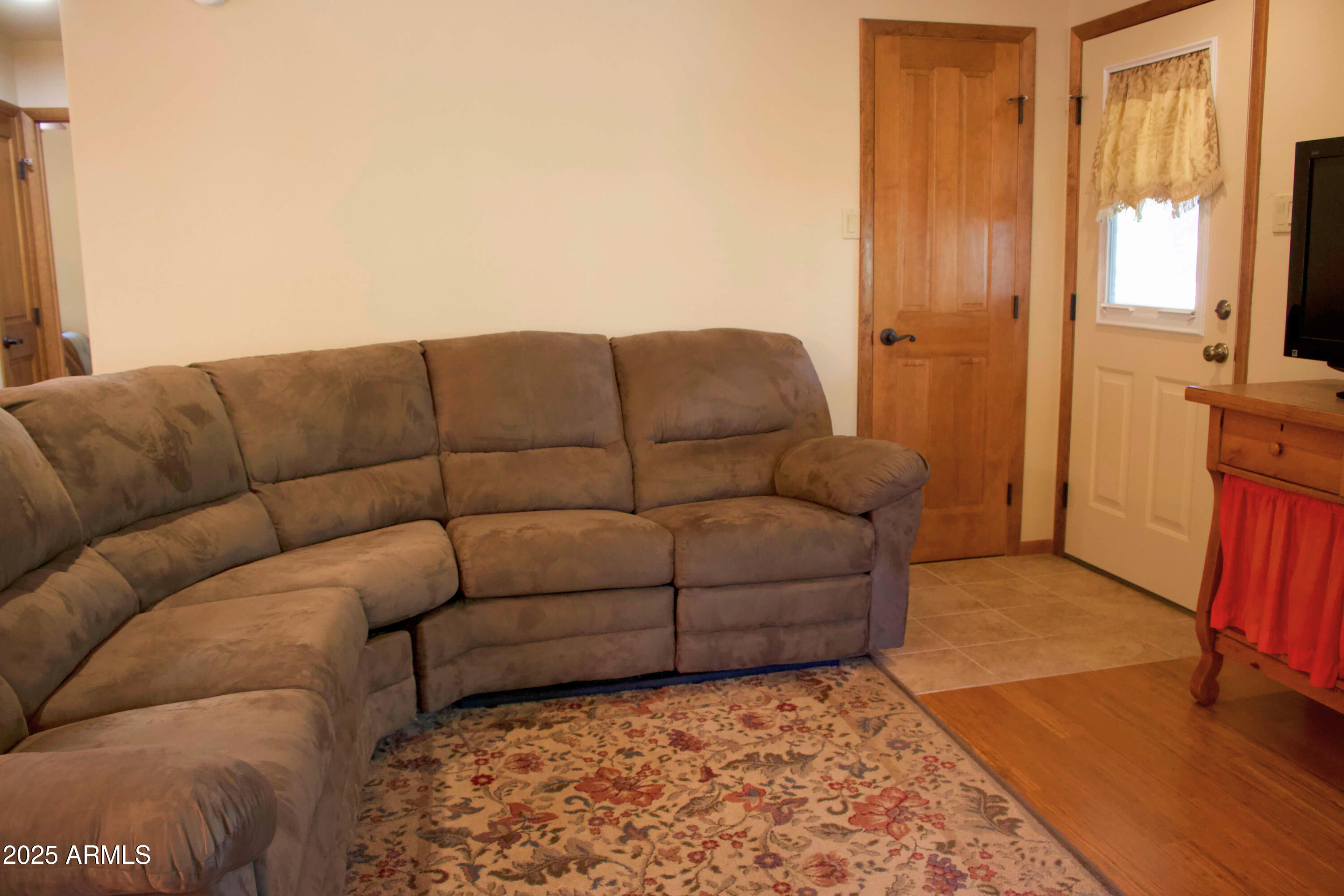 2592 Tom Loop Forest Lakes, AZ 85931 - Photo 9 of 25 a living room with furniture and a rug