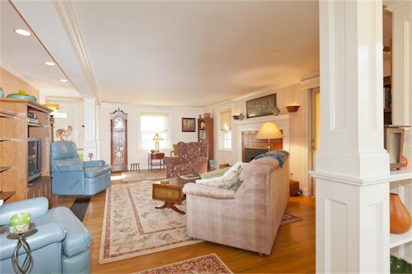 52 Plain Road Wayland, MA 01778 - Photo 4 of 20