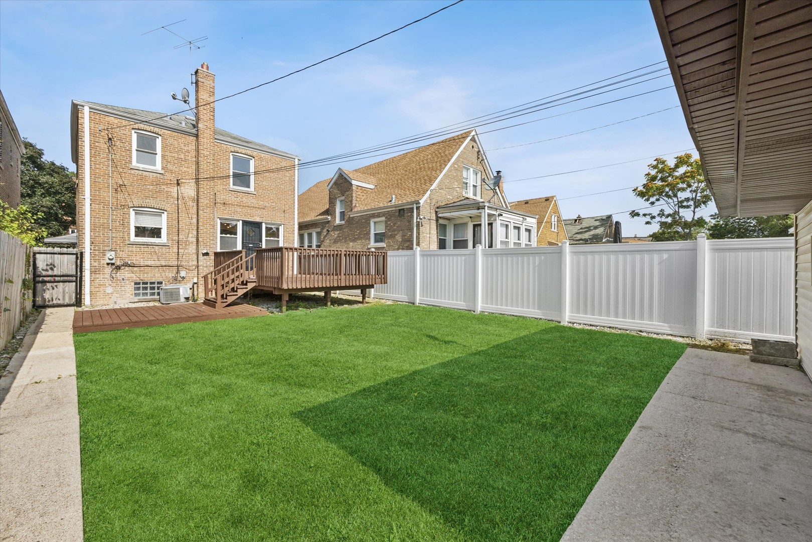 10141 South Rhodes Avenue Chicago, IL 60628 - Photo 13 of 19