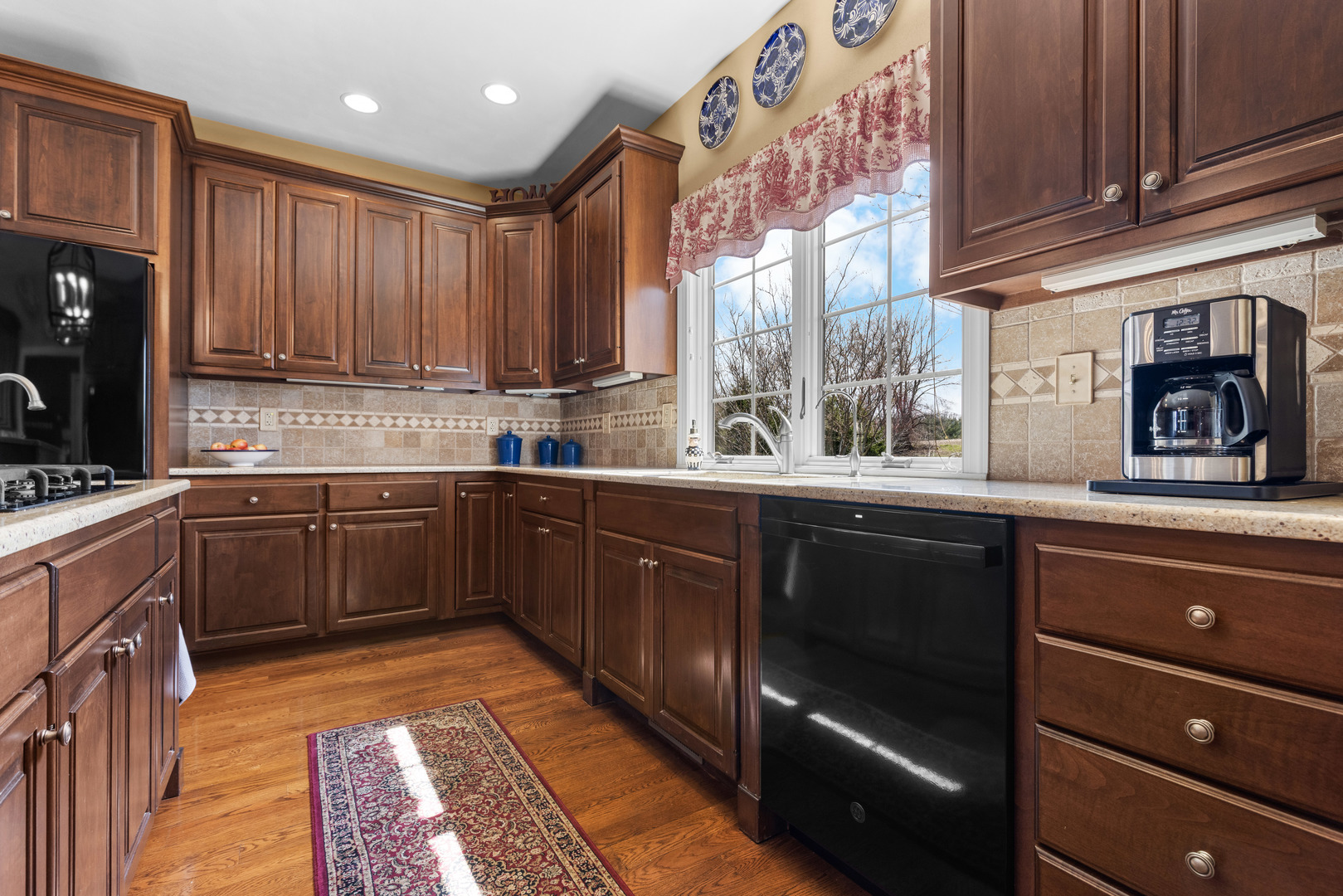 10125 Creek Ridge Trail Belvidere, IL 61008 - Photo 4 of 41 a kitchen with a sink window and cabinets