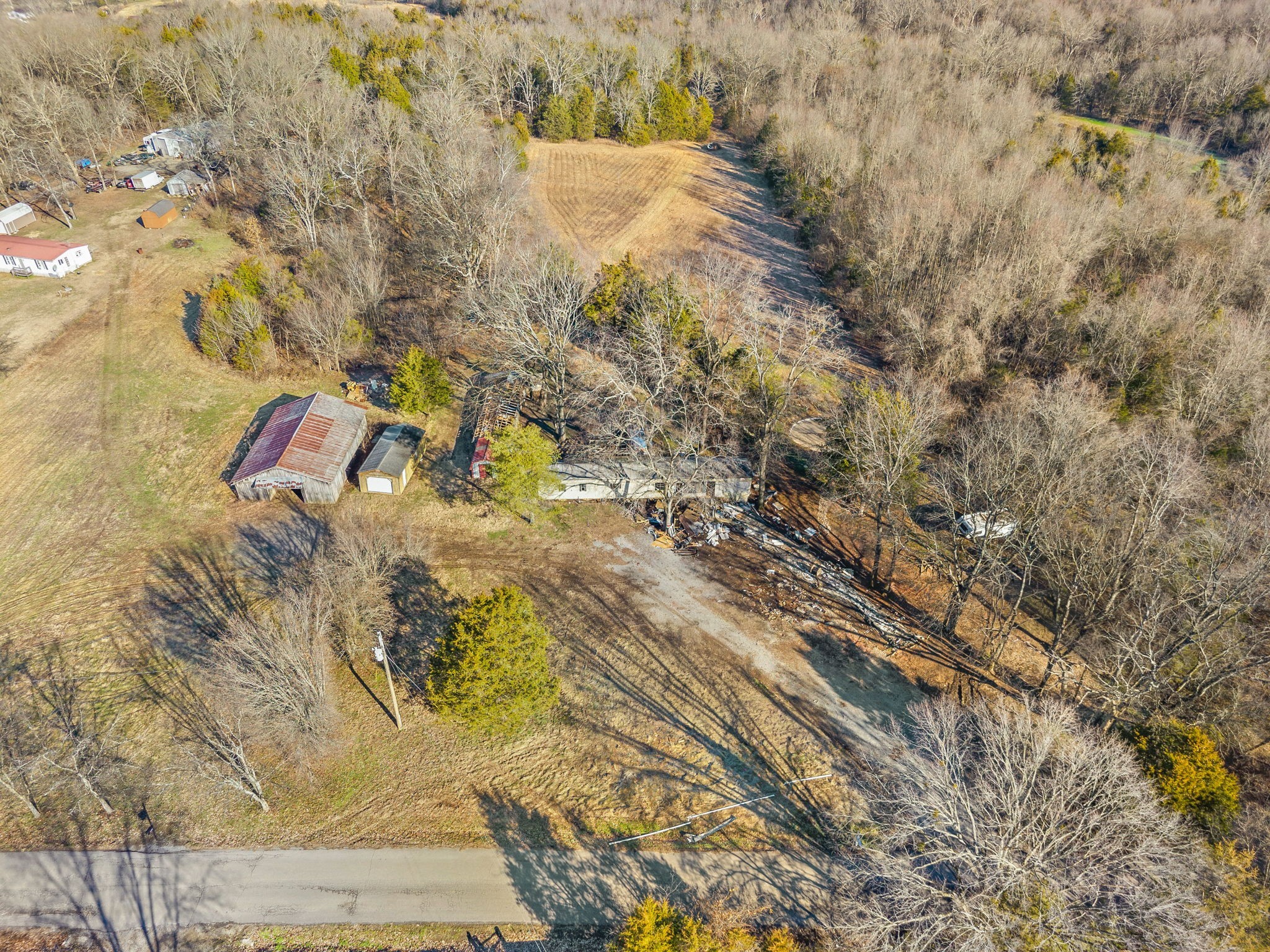 1071 Scott Road Bethpage, TN 37022 - Photo 15 of 32 a backyard of a building