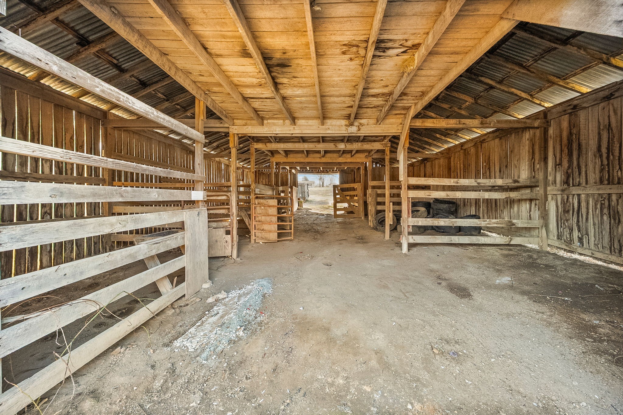 1071 Scott Road Bethpage, TN 37022 - Photo 10 of 32 a view of an empty room with a window
