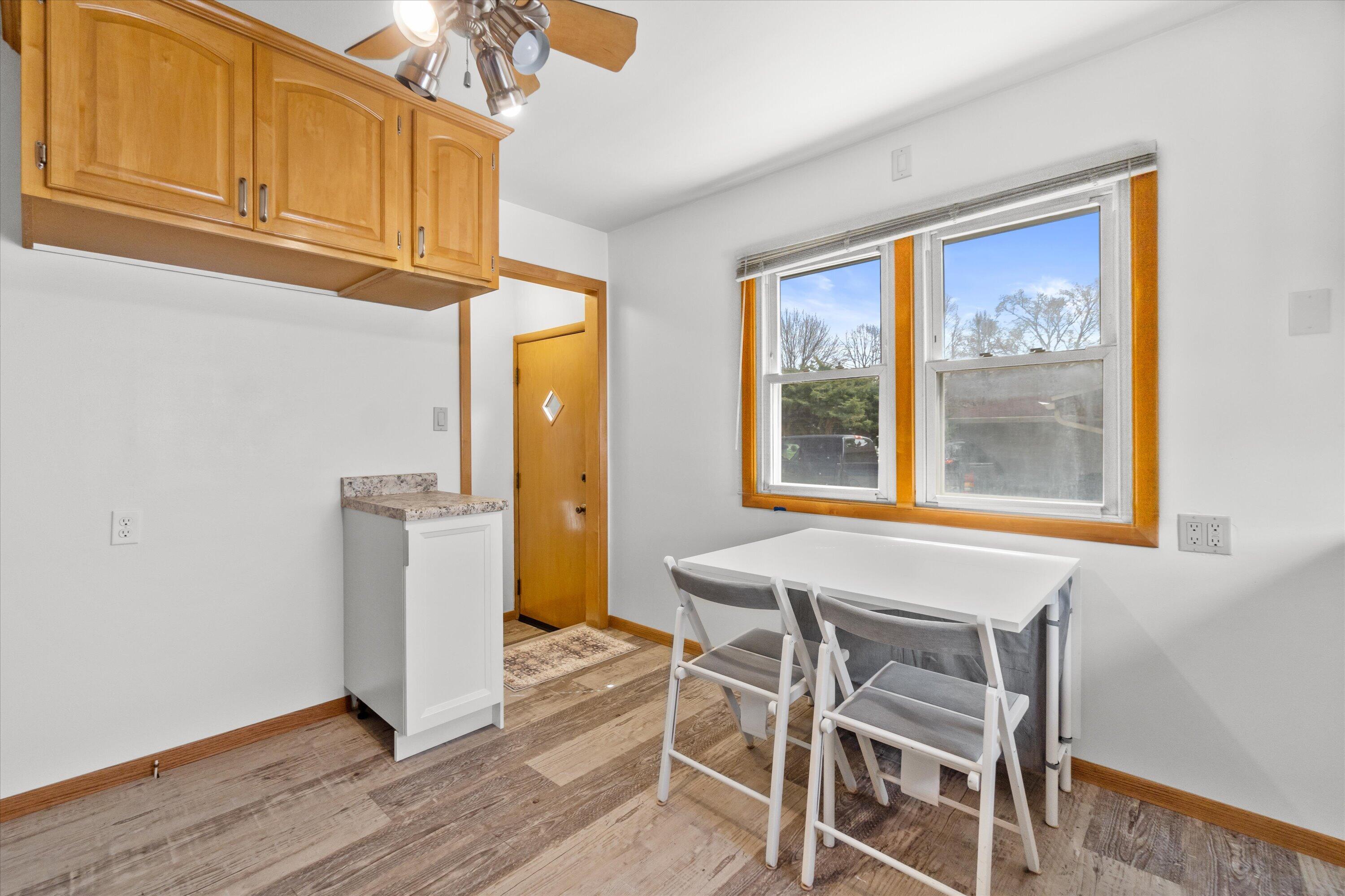 3211 South 72nd Street Milwaukee, WI 53219 - Photo 19 of 30 Eat in area