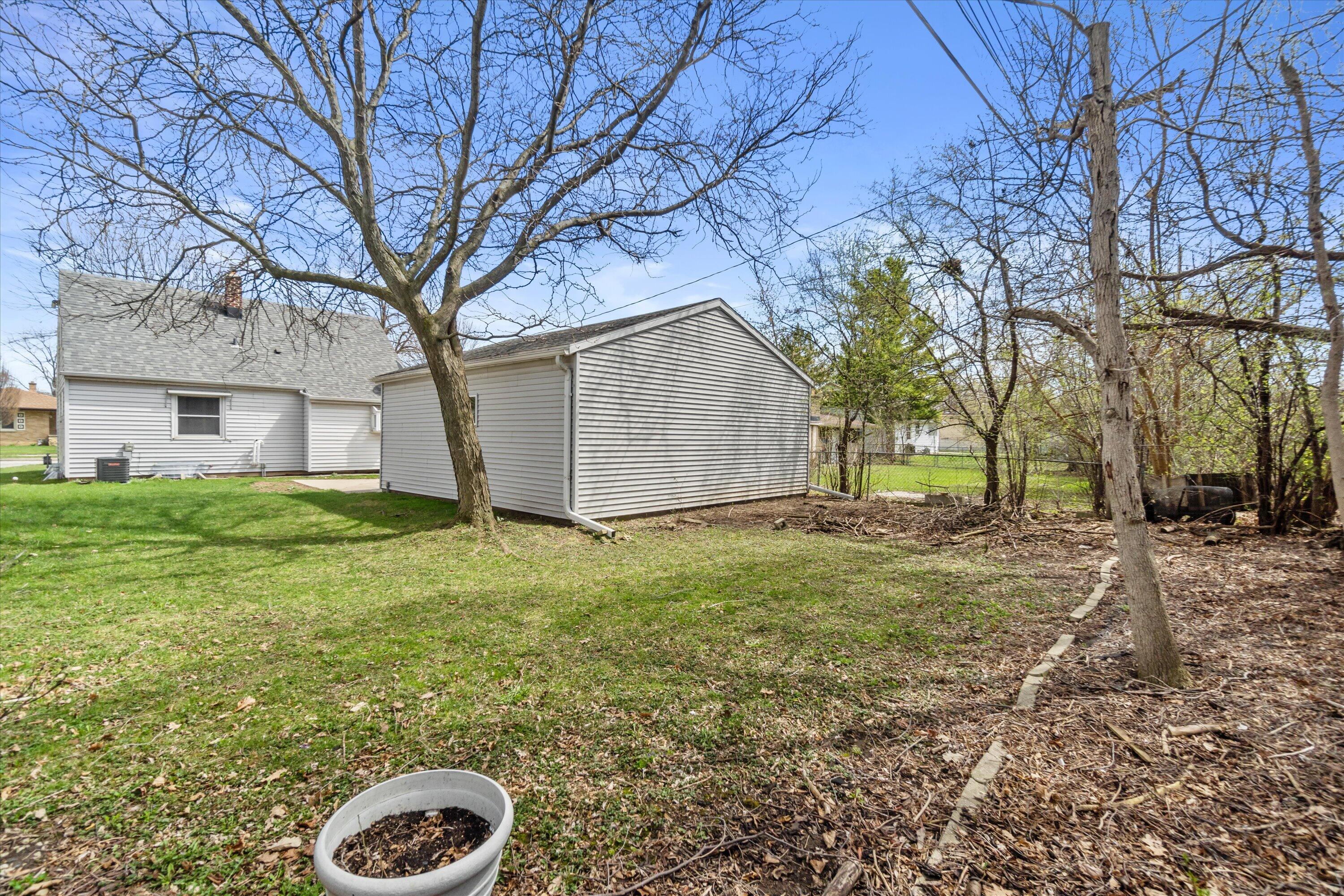 3211 South 72nd Street Milwaukee, WI 53219 - Photo 6 of 30 Tons of space