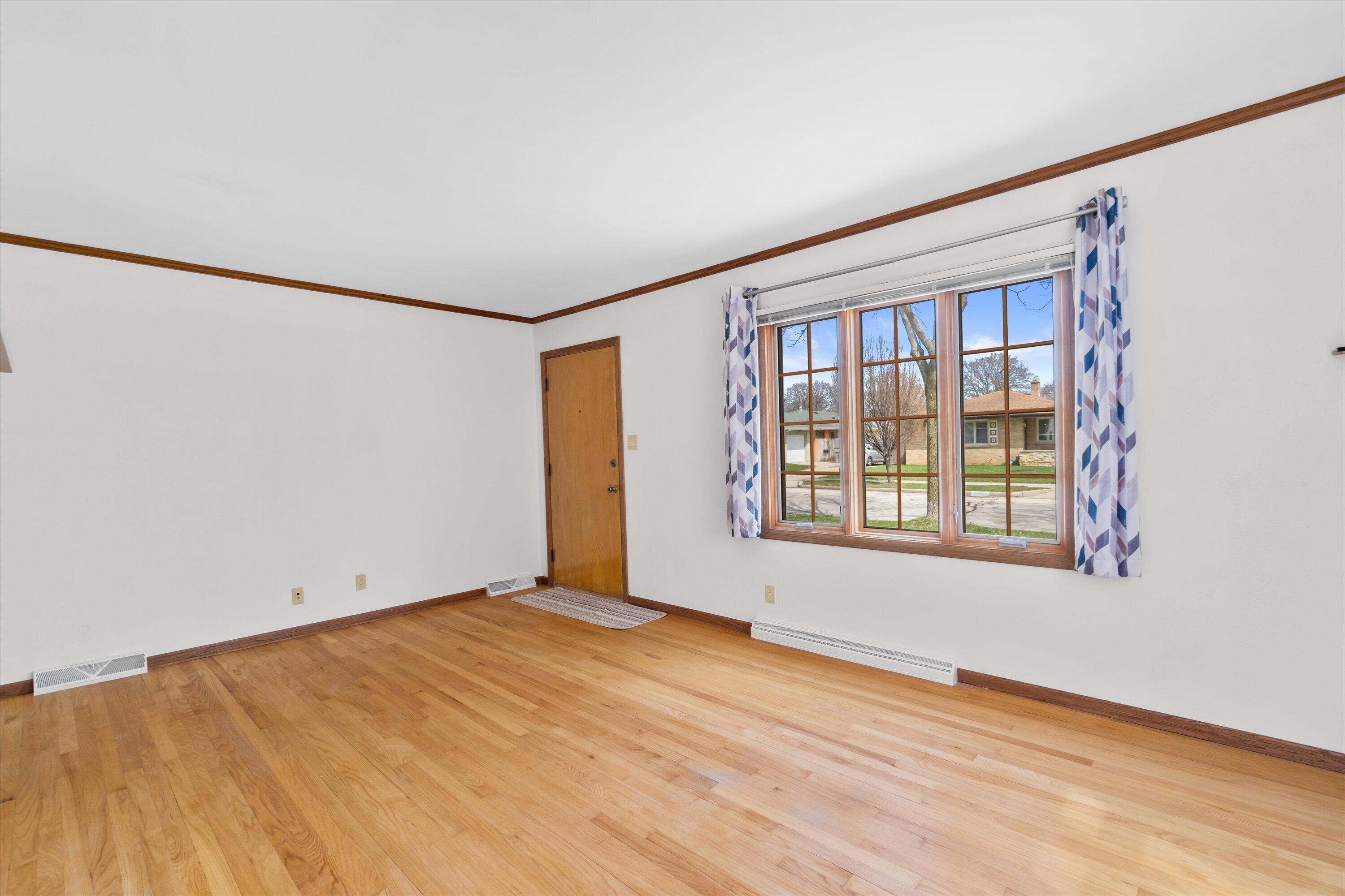 3211 South 72nd Street Milwaukee, WI 53219 - Photo 9 of 30 Living room 3