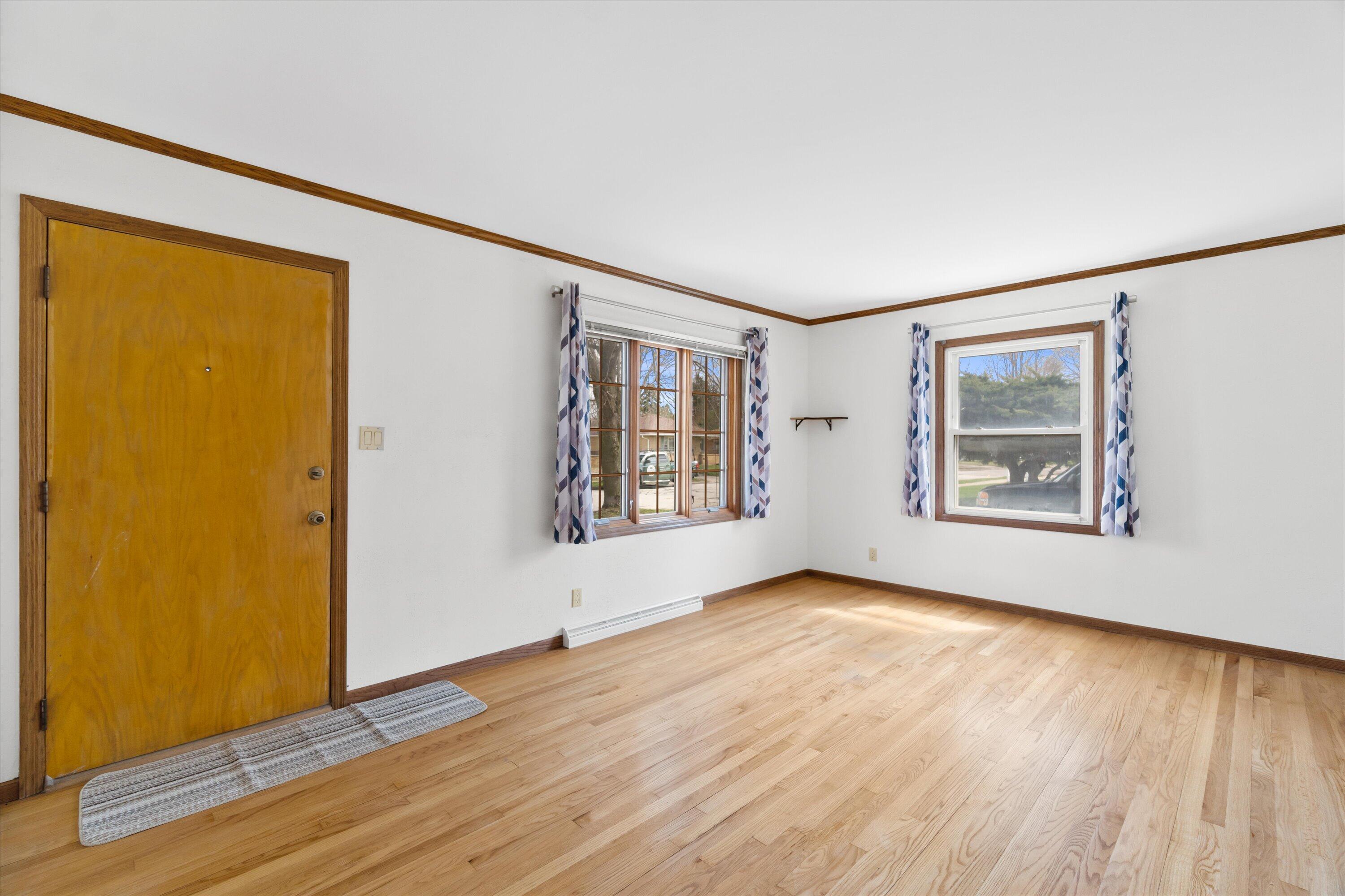 3211 South 72nd Street Milwaukee, WI 53219 - Photo 10 of 30 Living room 4