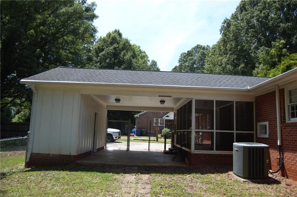 1510 Polo Road Winston-Salem, NC 27106 - Photo 7 of 31