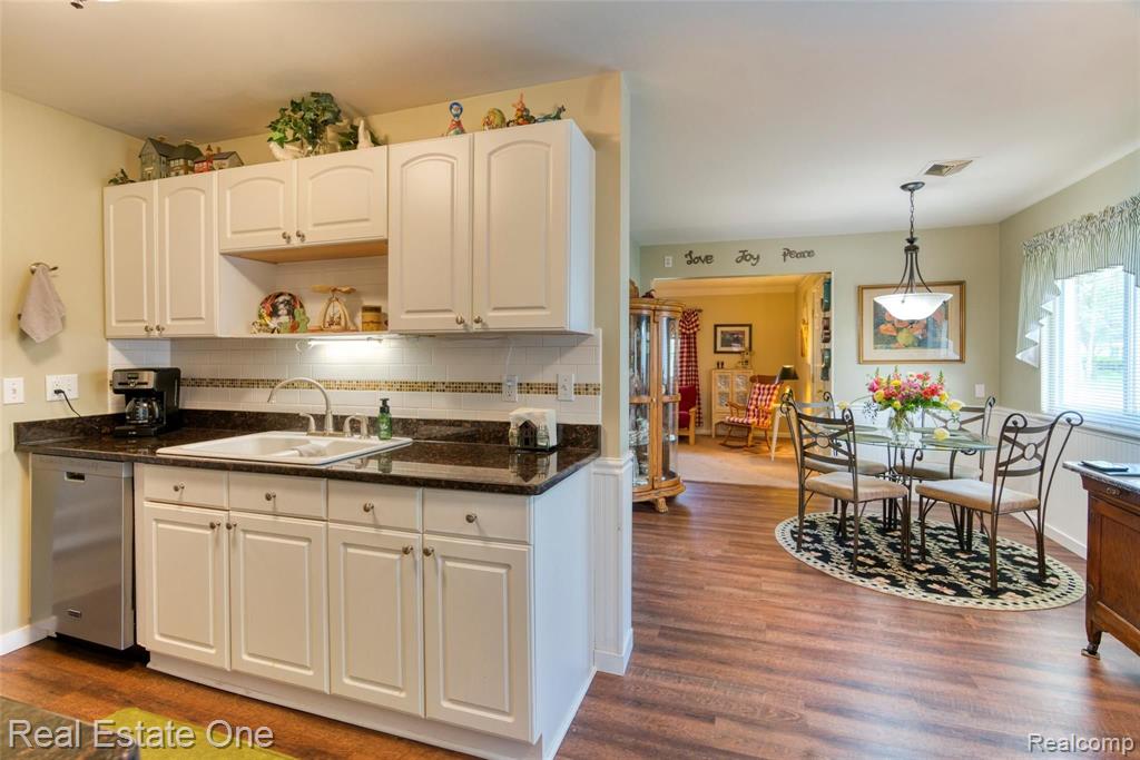 23374 Tuck Road Farmington Hills, MI 48336 - Photo 7 of 26