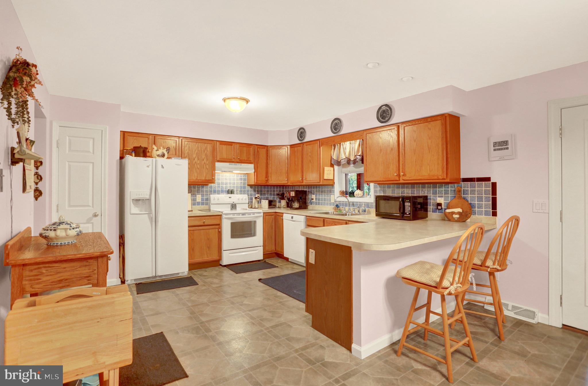 1394 Paige Ridge Road New Bloomfield, PA 17068 - Photo 14 of 49 Breakfast bar.