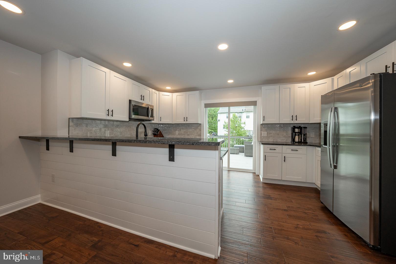 2727 Oakford Road Ardmore, PA 19003 - Photo 13 of 31 Bar Stool Overhang at Kitchen Counter