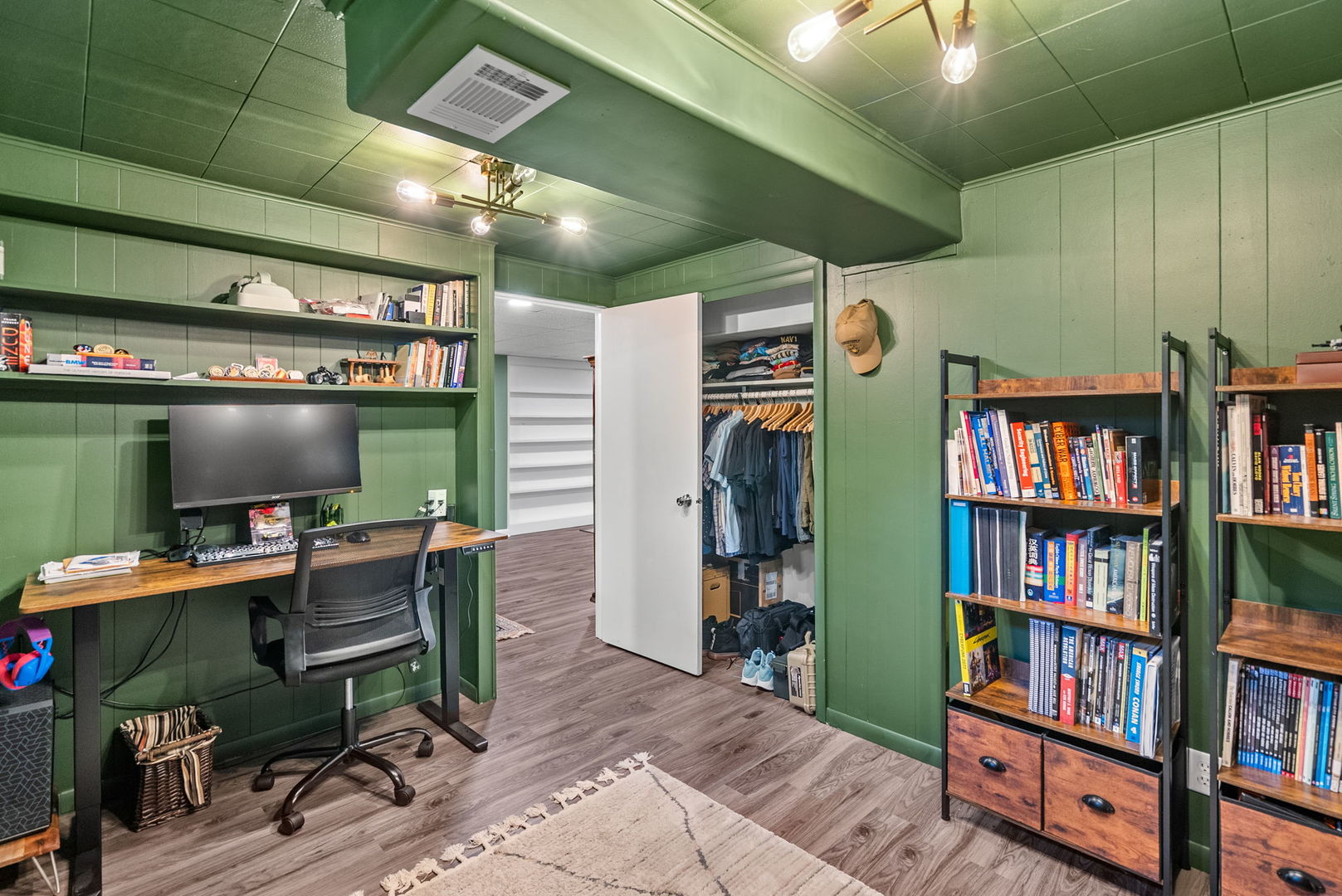 1435 26th Avenue Moline, IL 61265 - Photo 27 of 38 a view of a livingroom with workspace and a window