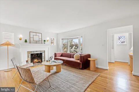 $1,100,000 | 503 Woodland Terrace, Alexandria, VA 22302