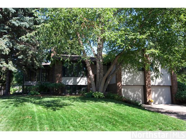 1681 County Rd C2 West Roseville, MN 55113 - Photo 1 of 18 Gallery Image 1