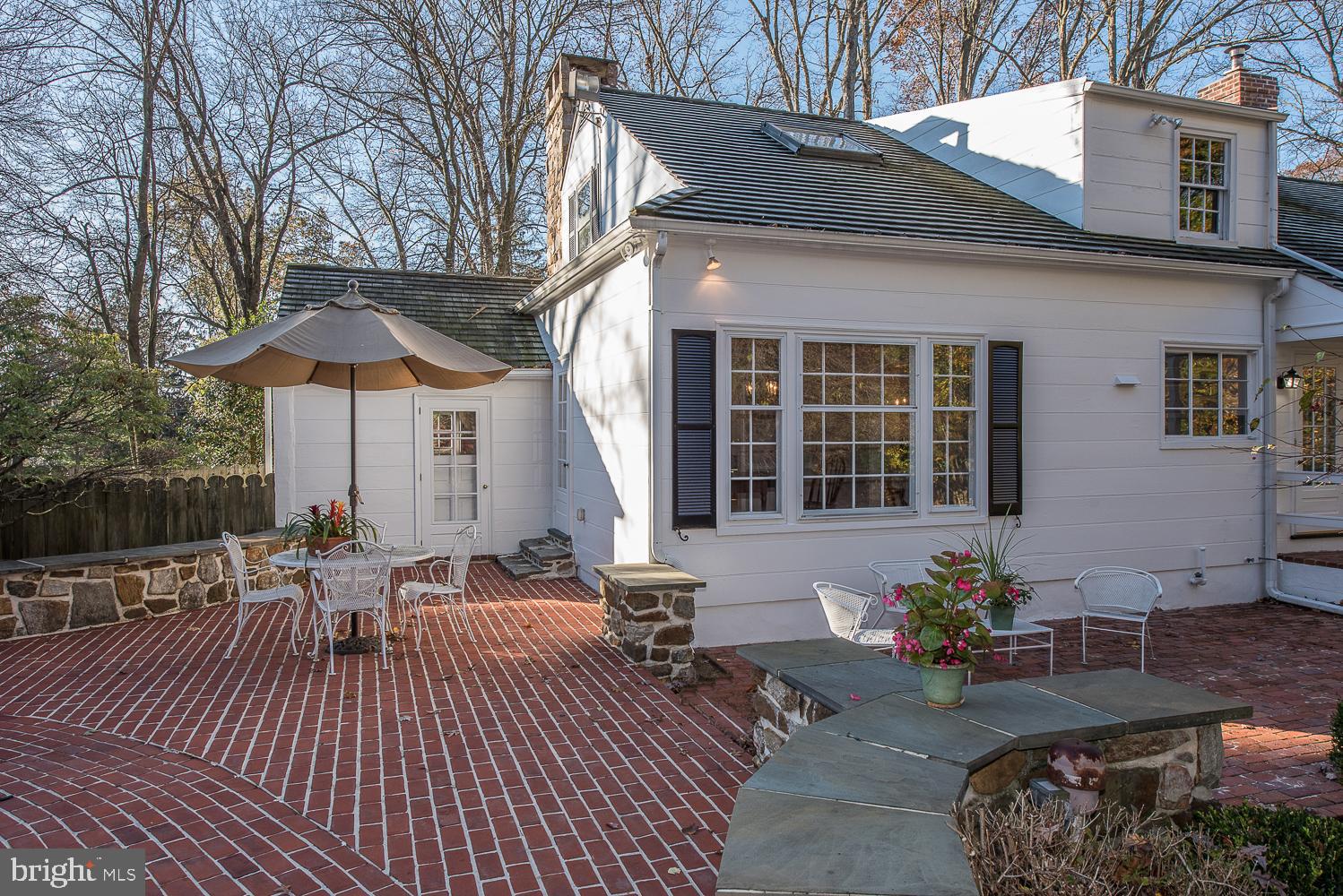 135 Grubb Road Malvern, PA 19355 - Photo 44 of 45 Flagstone capped walls for seating
