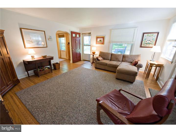 272 Henley Road Wynnewood, PA 19096 - Photo 2 of 25 Living Room