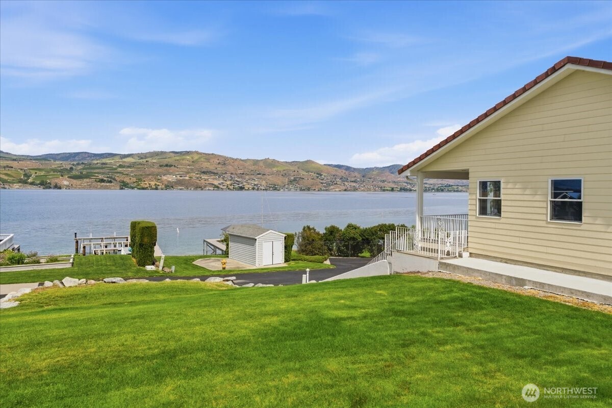1496 South Lakeshore Road Chelan, WA 98816 - Photo 6 of 40