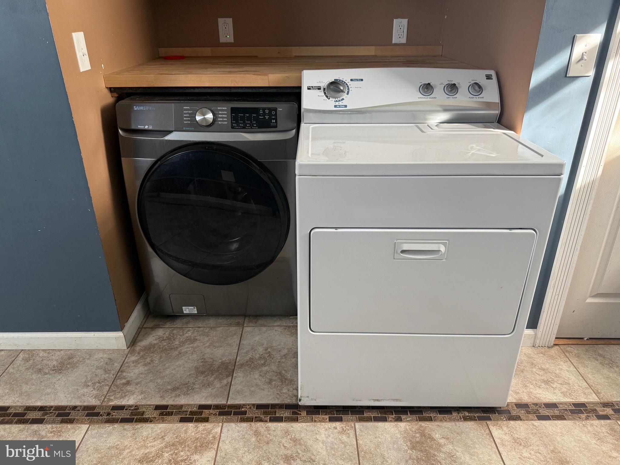 501 Chestnut Street Hebron, MD 21830 - Photo 29 of 30 a utility room with dryer and washer